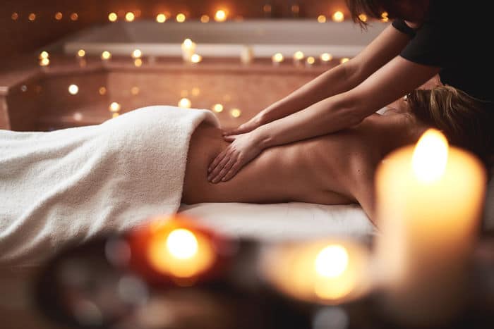 Le rituel Détox fermeté, chez Sensalia. Plongez dans l’essence même du bien-être, avec un soin du corps à Soignies dans le cadre apaisant de notre ancien moulin.